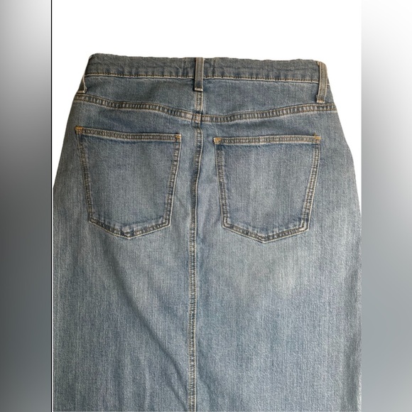 Size 6 Womens High-Rise Denim Midi Skirt Medium Wash Distressed Universal Thread - Picture 4 of 12